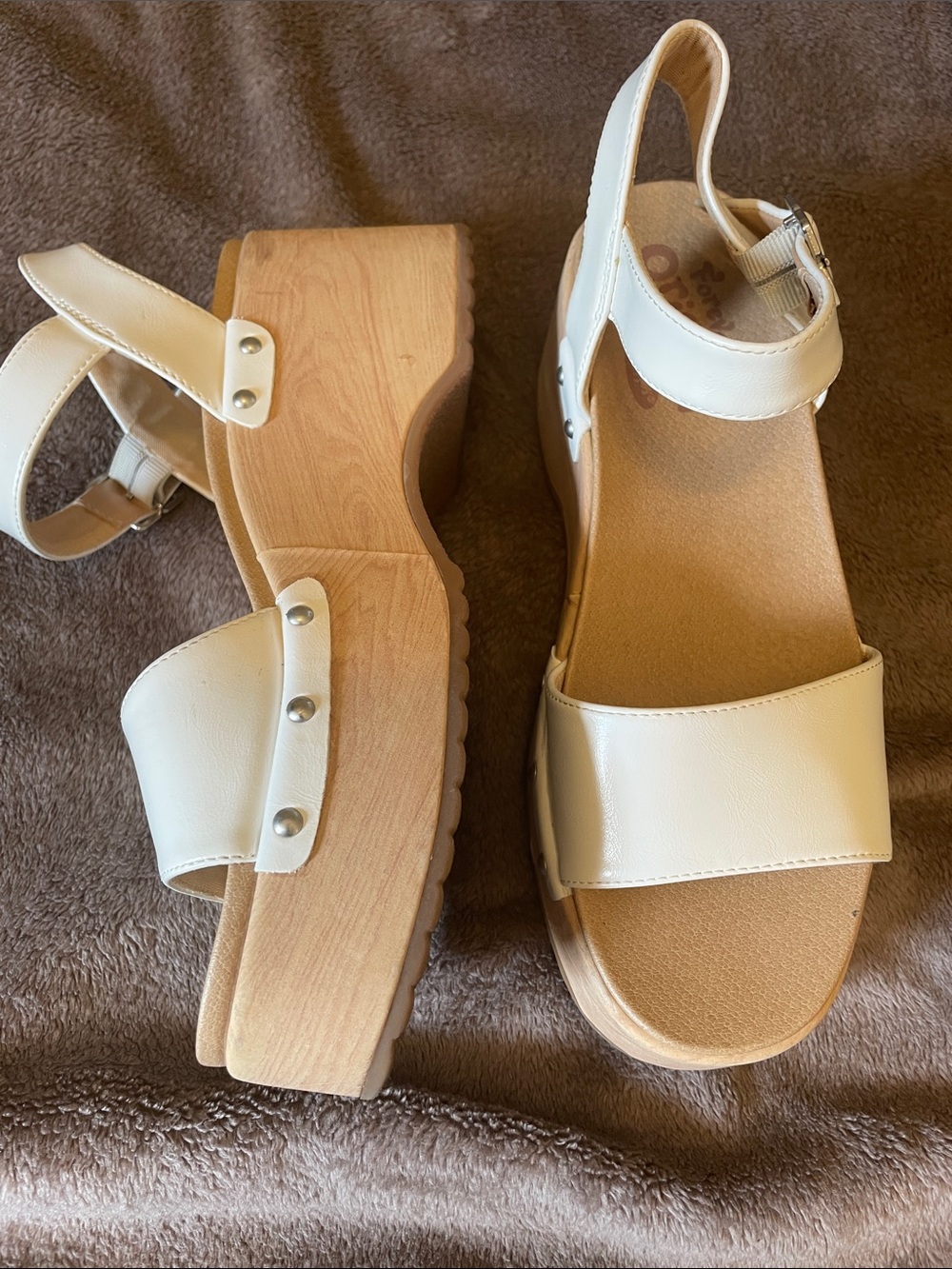 Dr. Scholl's White Platform Sandals with Wood-Effect Sole